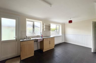 Woodsford Grove, Clifton, Nottingham - Image 2